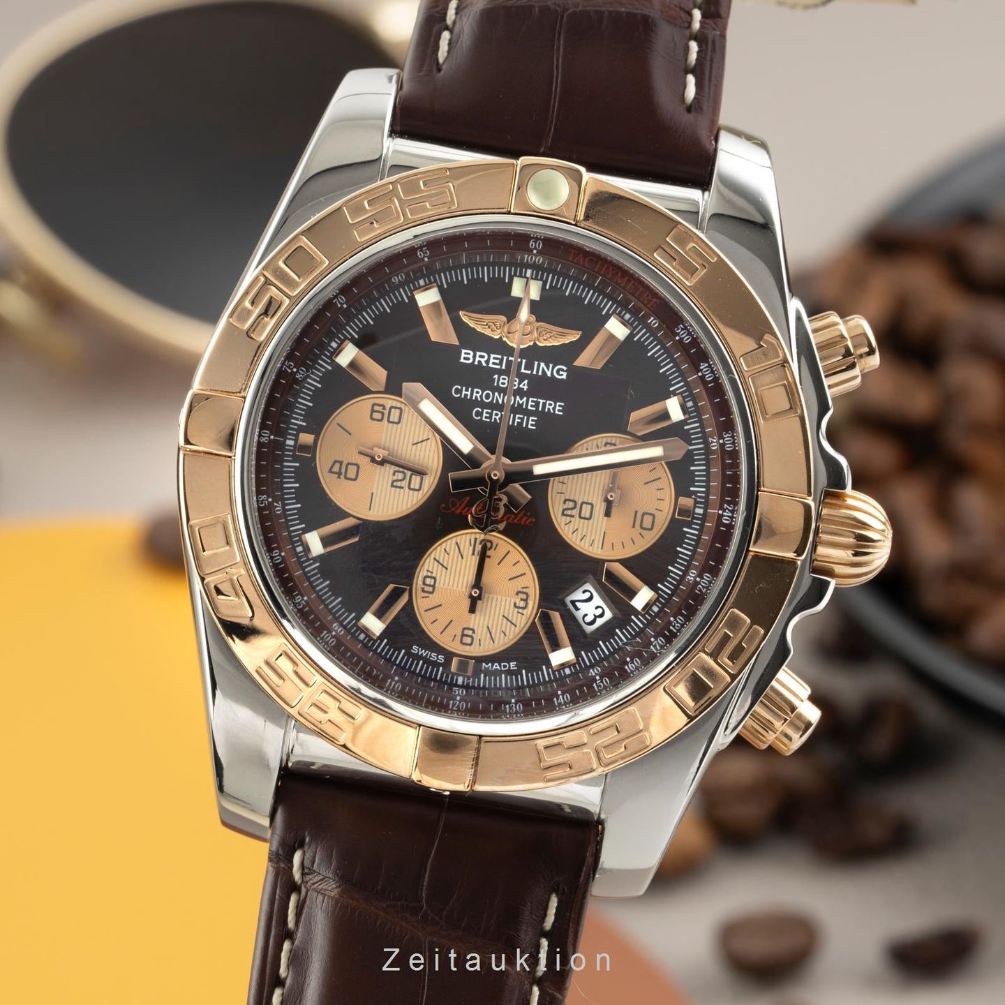 Breitling Chronomat 44 CB0110 (Unknown (random serial)) - Black dial 44 mm Gold/Steel case (1/8)