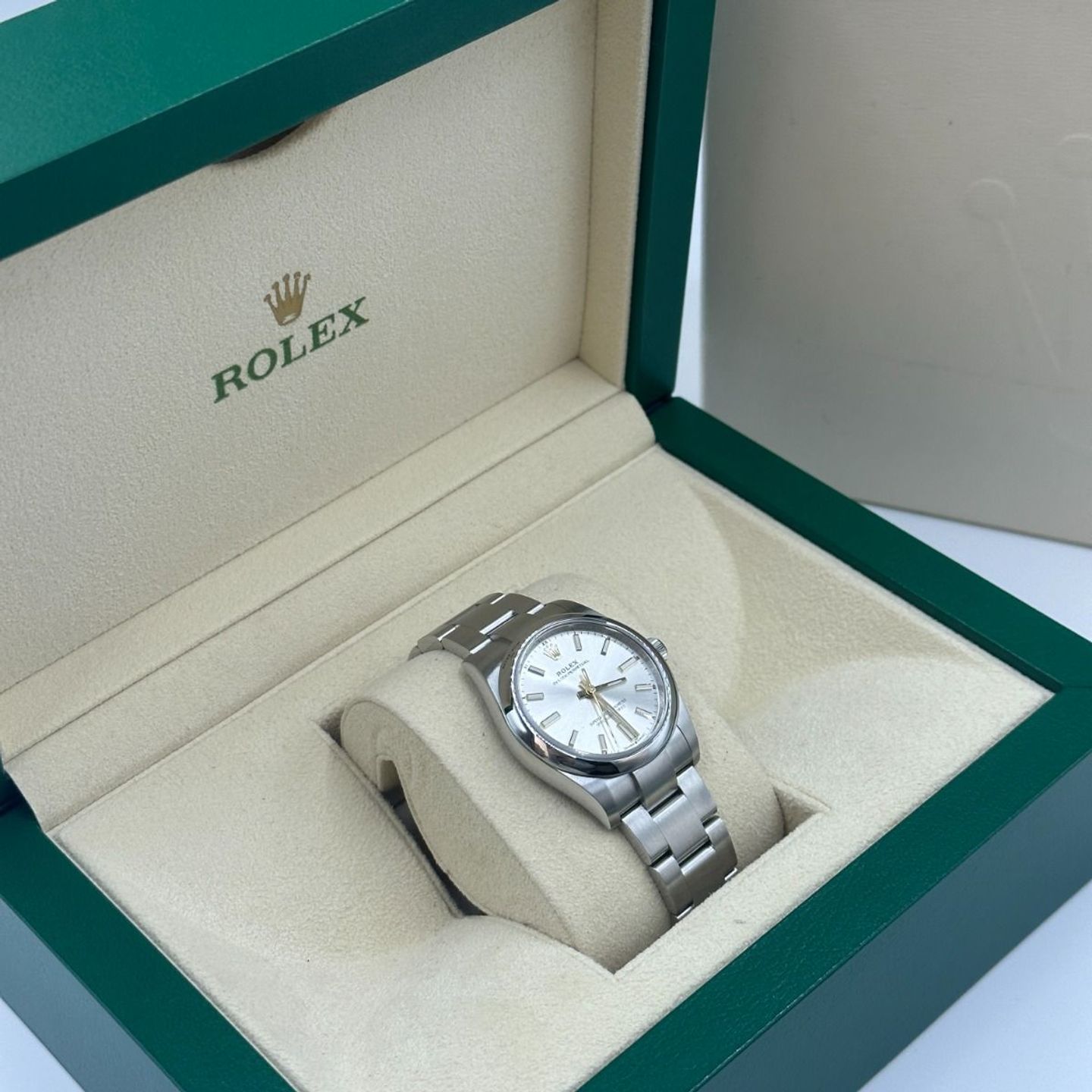 Rolex Oyster Perpetual 34 124200 (2024) - Zilver wijzerplaat 28mm Staal (3/8)