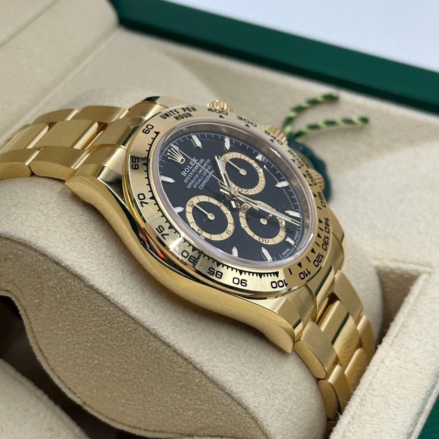 Rolex Daytona 126508 (2024) - Zwart wijzerplaat 40mm Geelgoud (7/8)