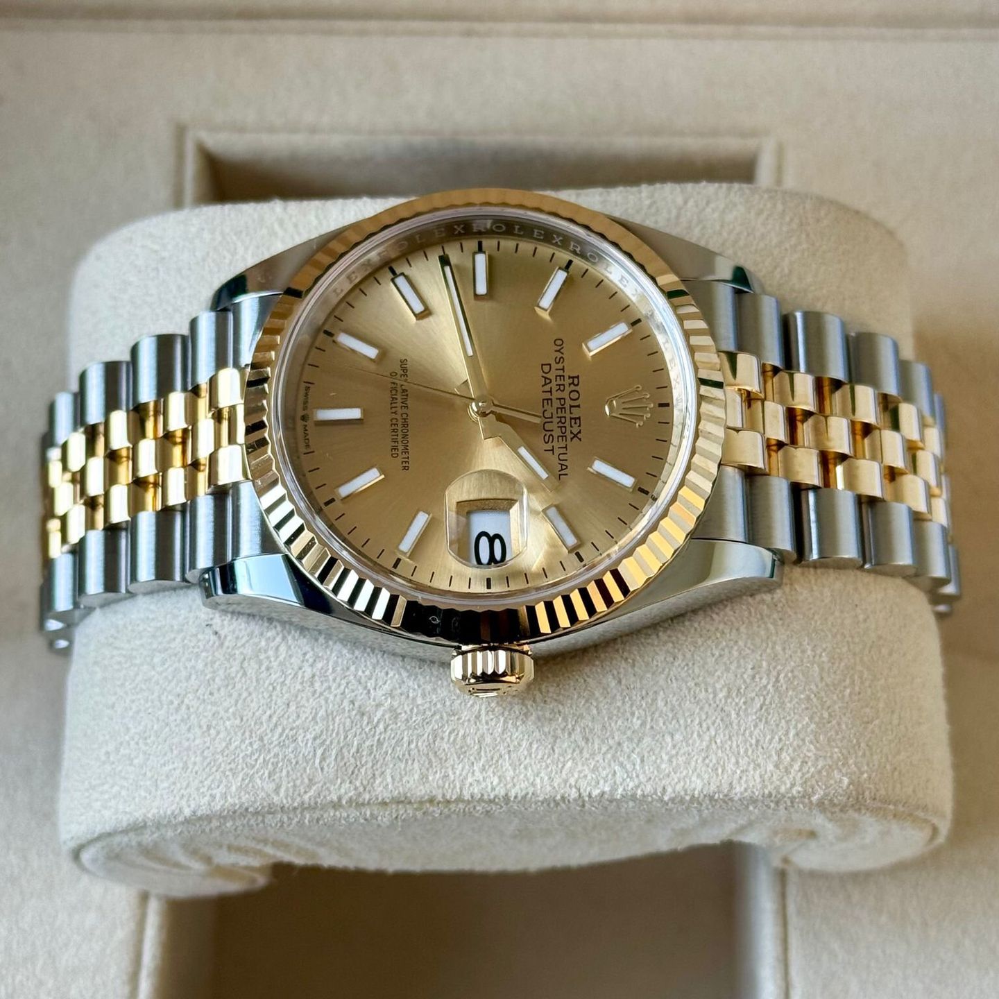 Rolex Datejust 36 126233 (2020) - Champagne wijzerplaat 36mm Staal (4/7)