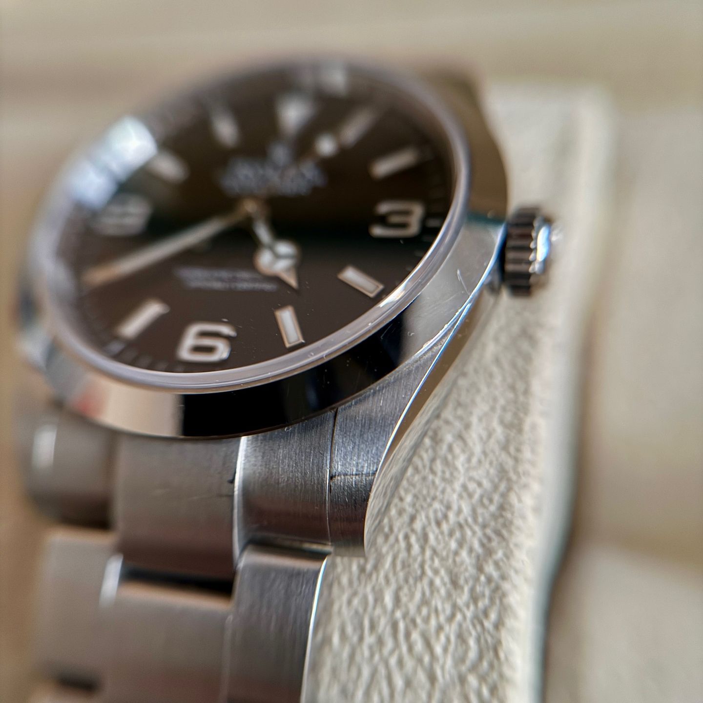 Rolex Explorer 224270 (2024) - Zwart wijzerplaat 40mm Staal (2/8)