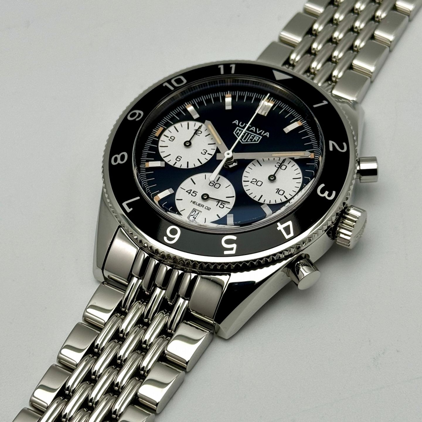 TAG Heuer Autavia CBE2110.BA0687 (2020) - Black dial 42 mm Steel case (5/10)