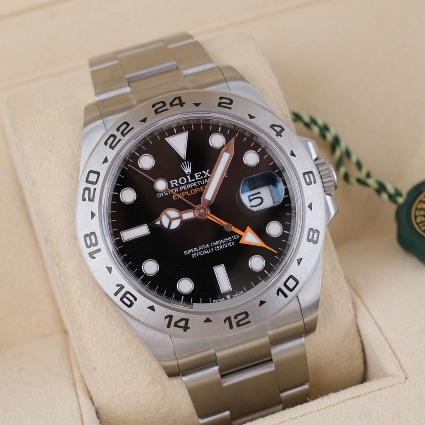 Rolex Explorer II 226570 (2023) - 42mm Staal (2/8)