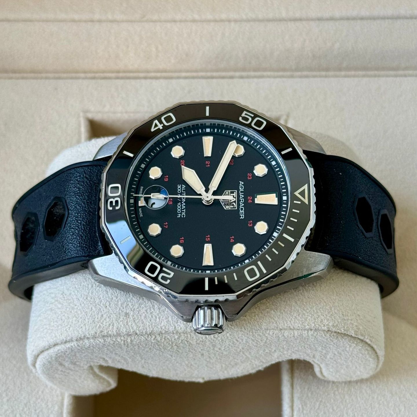 TAG Heuer Aquaracer 300M WBP208C.FT6201 (2022) - Zwart wijzerplaat 43mm Staal (4/7)