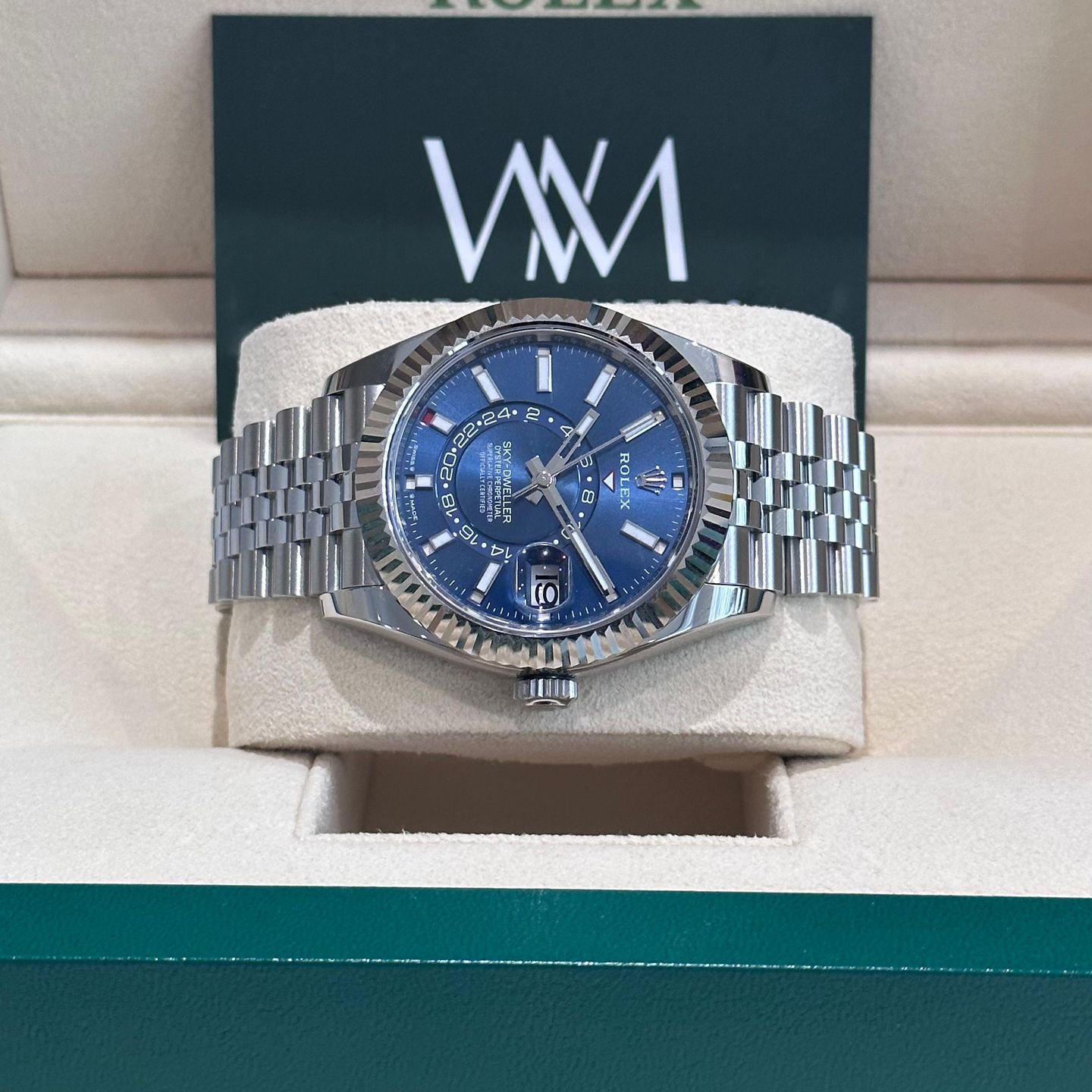 Rolex Sky-Dweller 336934 (2024) - Blue dial 42 mm Gold/Steel case (2/6)