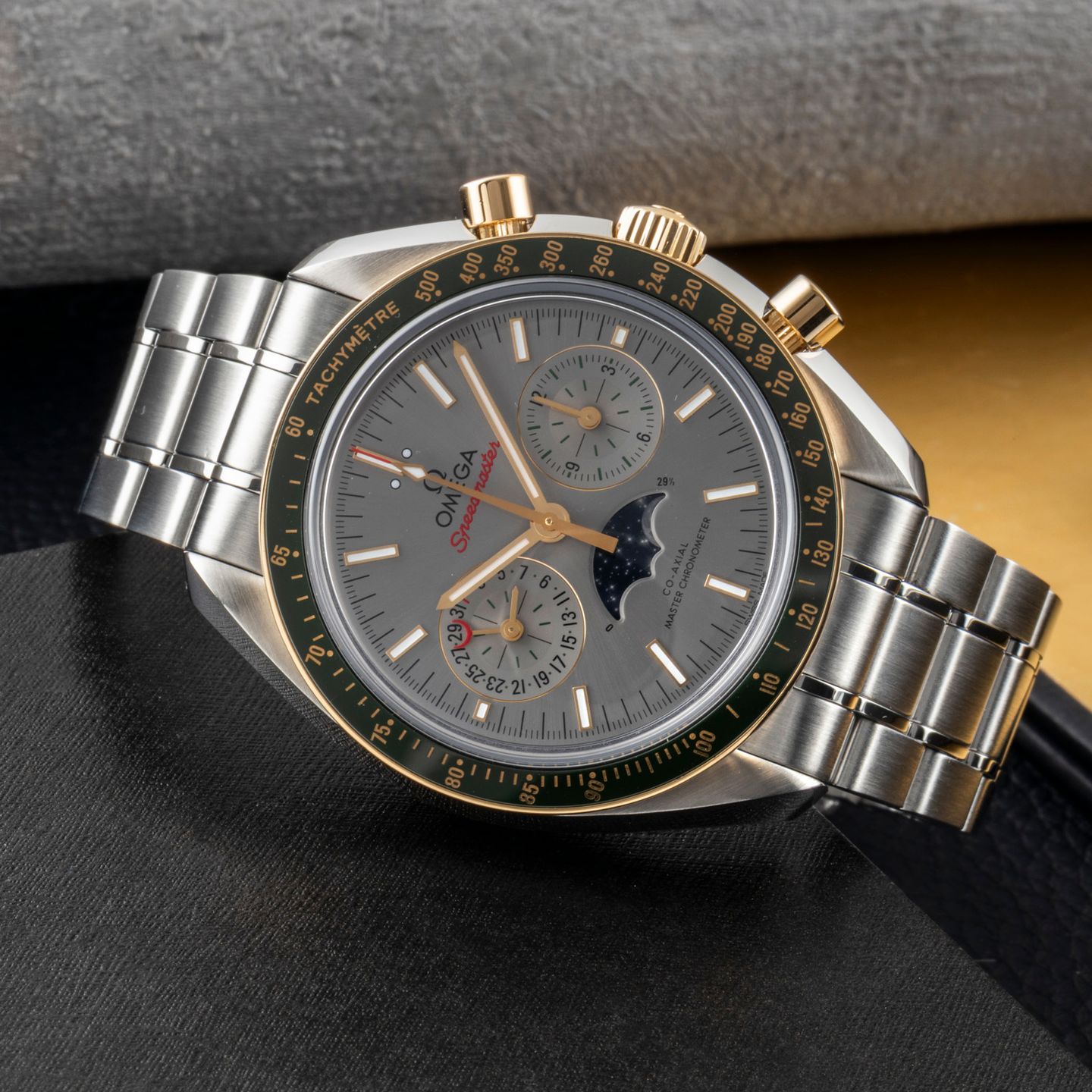 Omega Speedmaster Moonphase 304.23.44.52.06.001 (Unknown (random serial)) - Grey dial 44 mm Steel case (2/8)