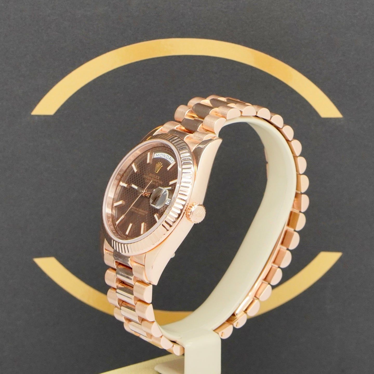 Rolex Day-Date 40 228235 (2016) - Brown dial 40 mm Rose Gold case (2/7)