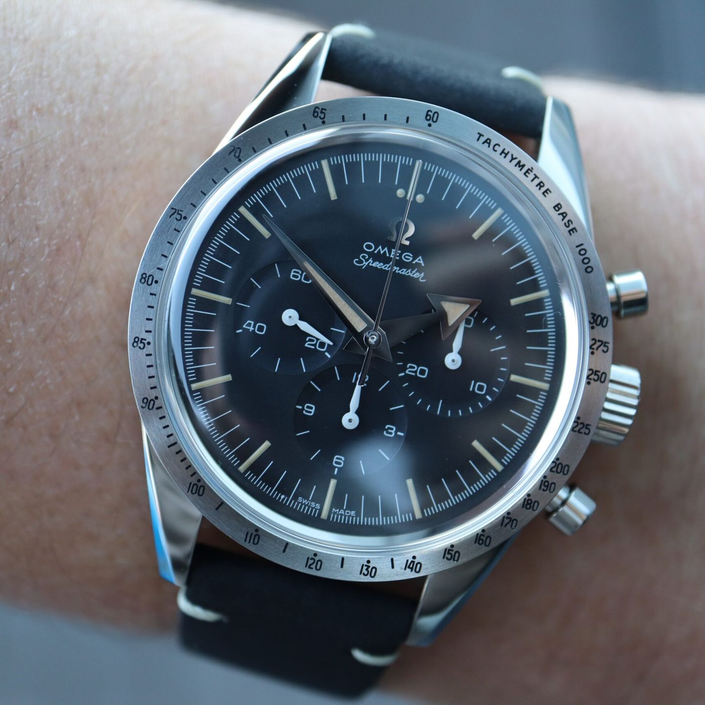 Omega Speedmaster Professional Moonwatch 311.10.39.30.01.001 (2017) - Black dial 39 mm Steel case (2/8)