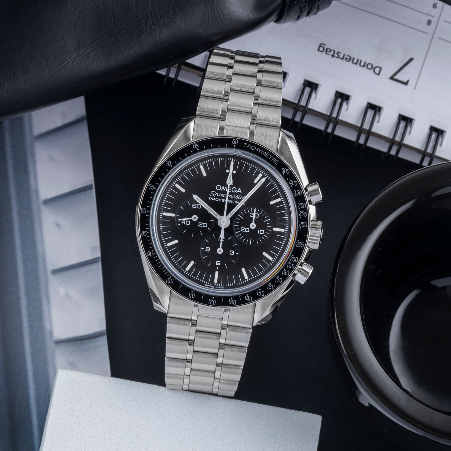 Omega Speedmaster Professional Moonwatch 310.30.42.50.01.002 (Unknown (random serial)) - Black dial 42 mm Steel case (1/8)