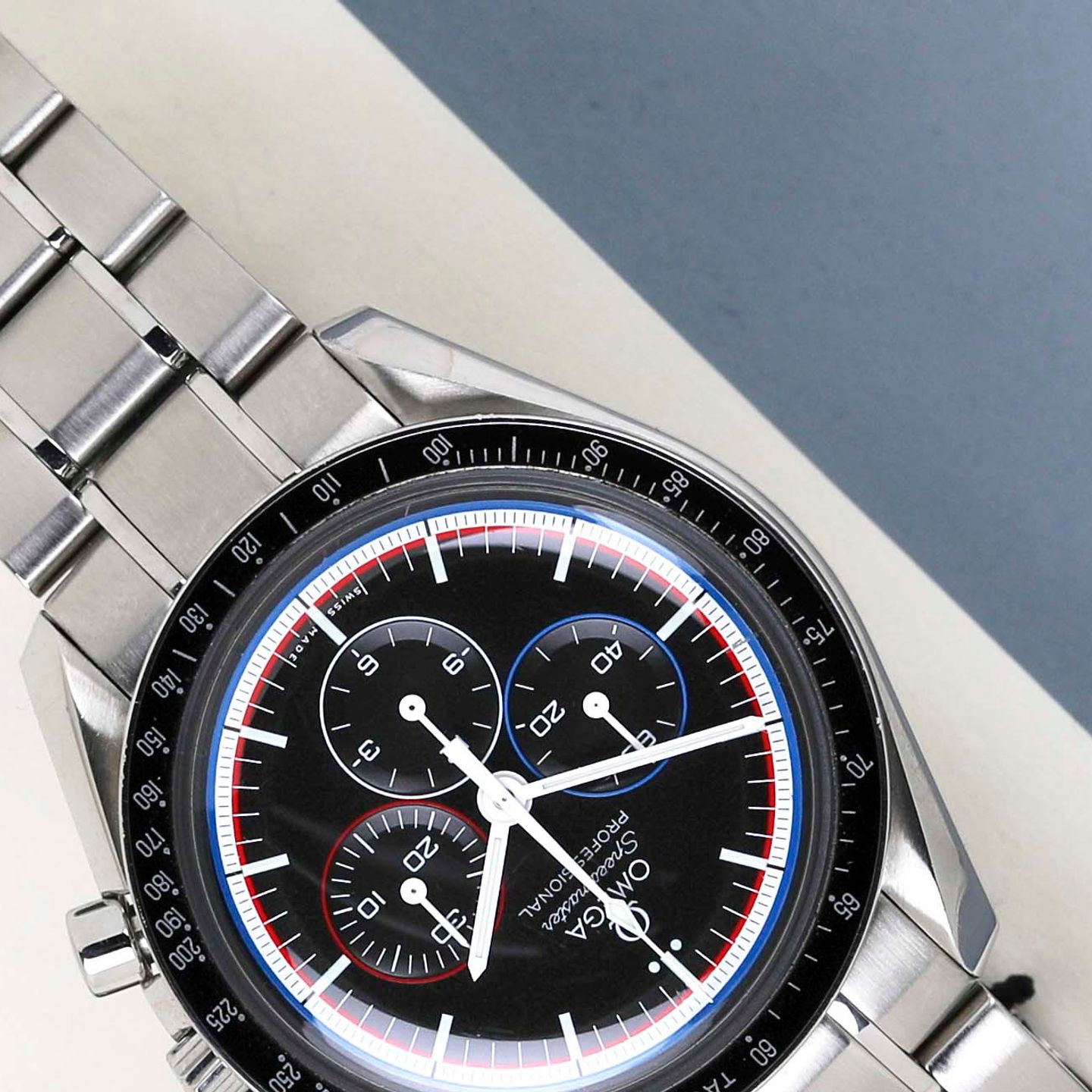 Omega Speedmaster Professional Moonwatch 311.30.42.30.01.003 (2010) - Black dial 42 mm Steel case (4/8)