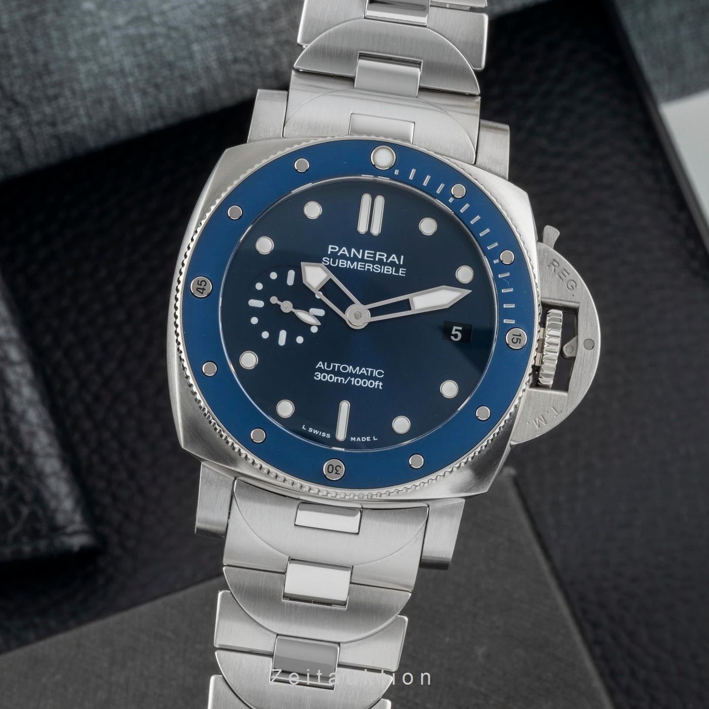 Panerai Luminor Submersible PAM02068 (Unknown (random serial)) - Blue dial 42 mm Steel case (1/8)