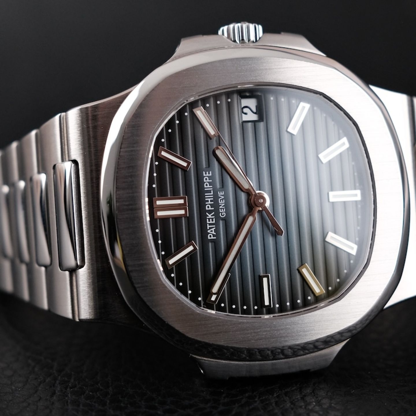 Patek Philippe Nautilus 5711 (Unknown (random serial)) - Blue dial 40 mm Steel case (4/8)