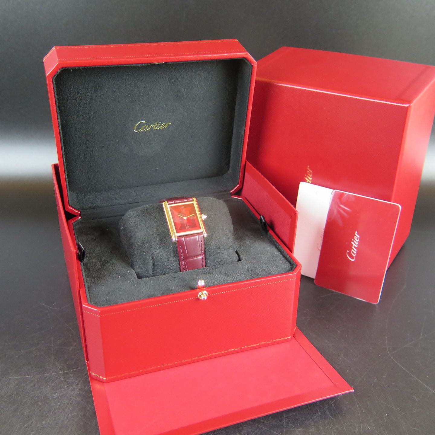 Cartier Tank Louis Cartier WGTA0093 (2022) - Red dial 26 mm Yellow Gold case (8/8)