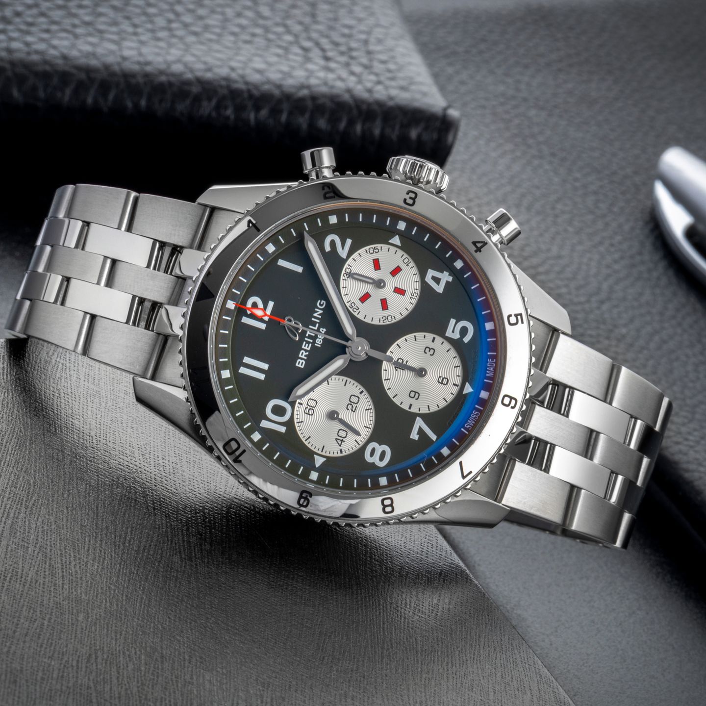 Breitling Classic AVI A233802A1L1A1 - (2/8)