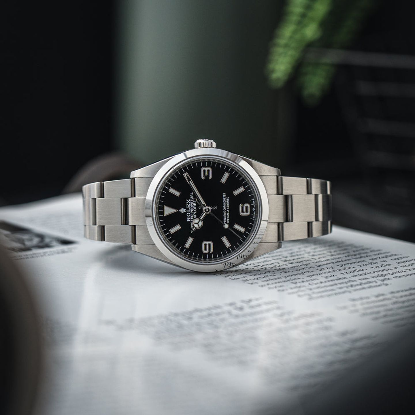 Rolex Explorer 124270 (2022) - Black dial 36 mm Steel case (2/8)