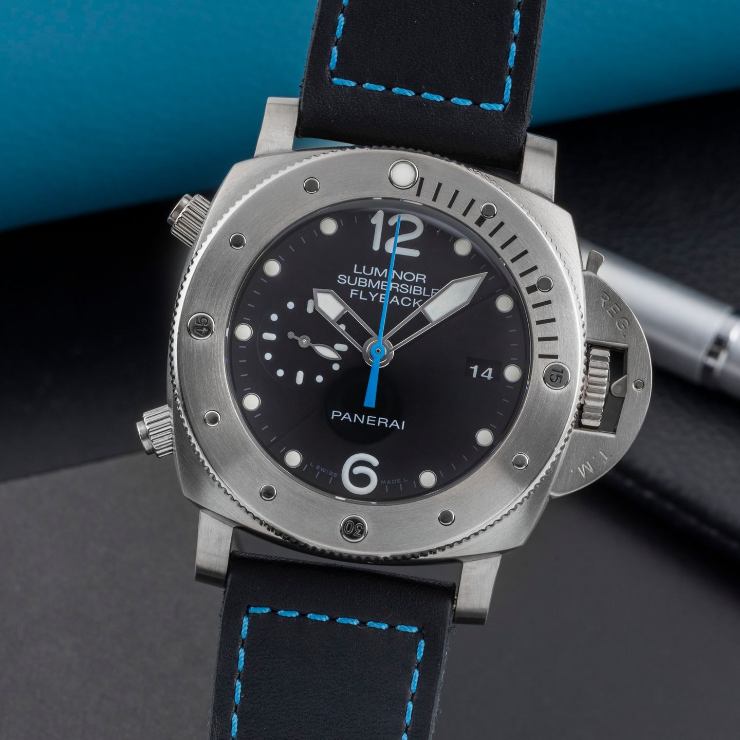 Panerai Luminor Submersible 1950 3 Days Automatic PAM00614 (Unknown (random serial)) - Black dial 47 mm Titanium case (3/8)