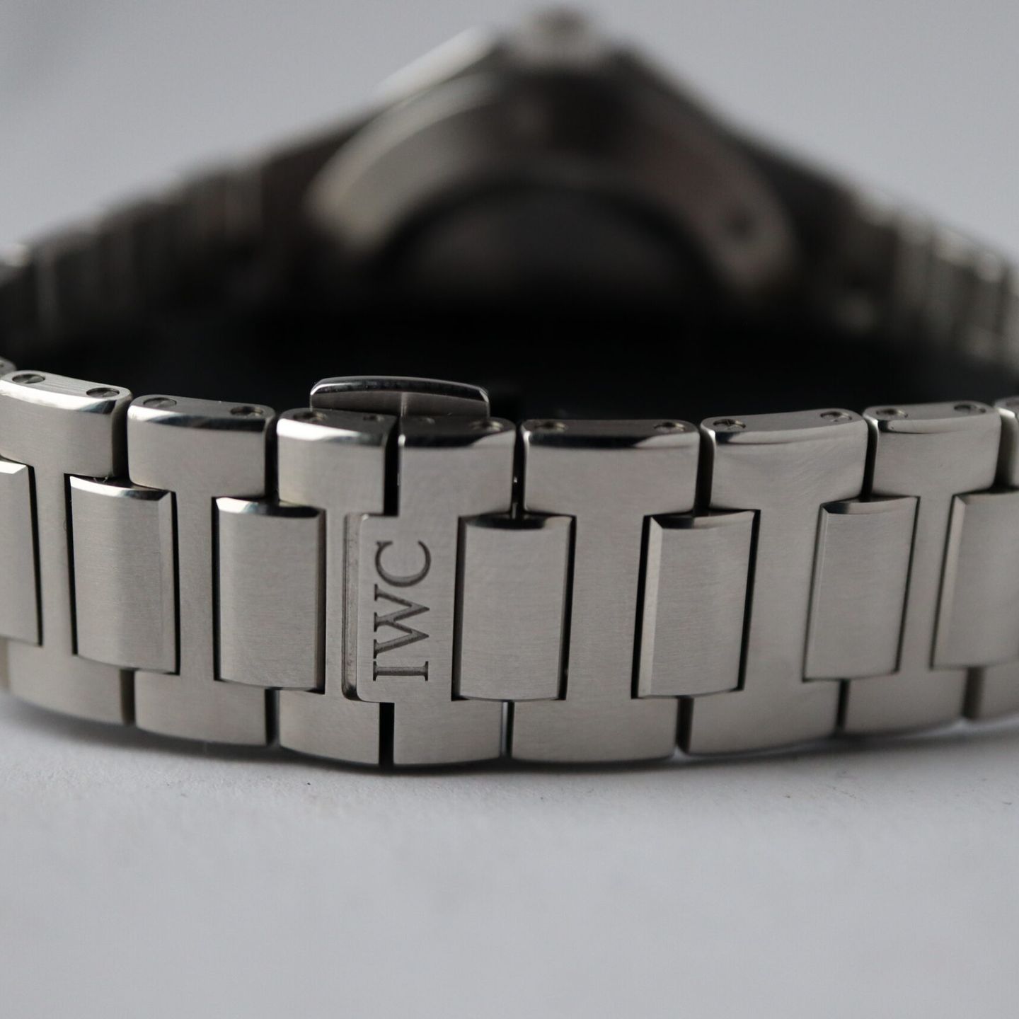 IWC Ingenieur Automatic IW328907 (2025) - Blue dial 40 mm Steel case (4/8)