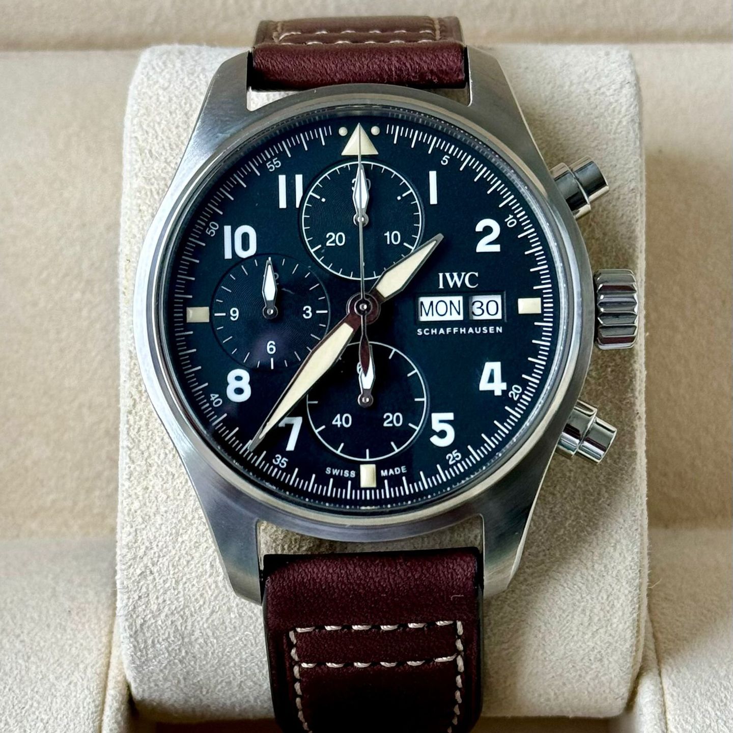 IWC Pilot Spitfire Chronograph IW387903 (2020) - Zwart wijzerplaat 41mm Staal (2/7)