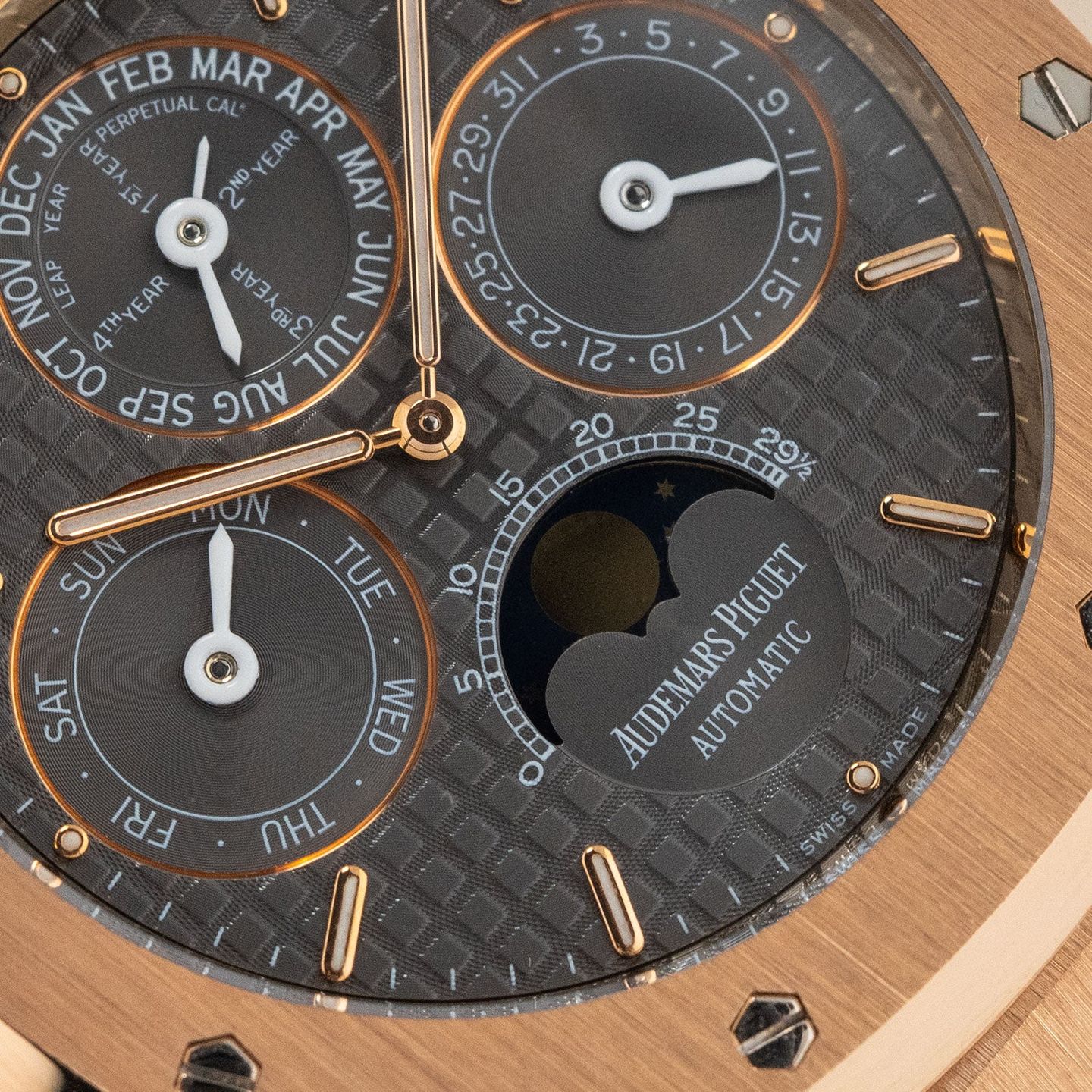 Audemars Piguet Royal Oak Perpetual Calendar 26252OR.OO.D092CR.01 (Unknown (random serial)) - Brown dial 39 mm Rose Gold case (6/8)