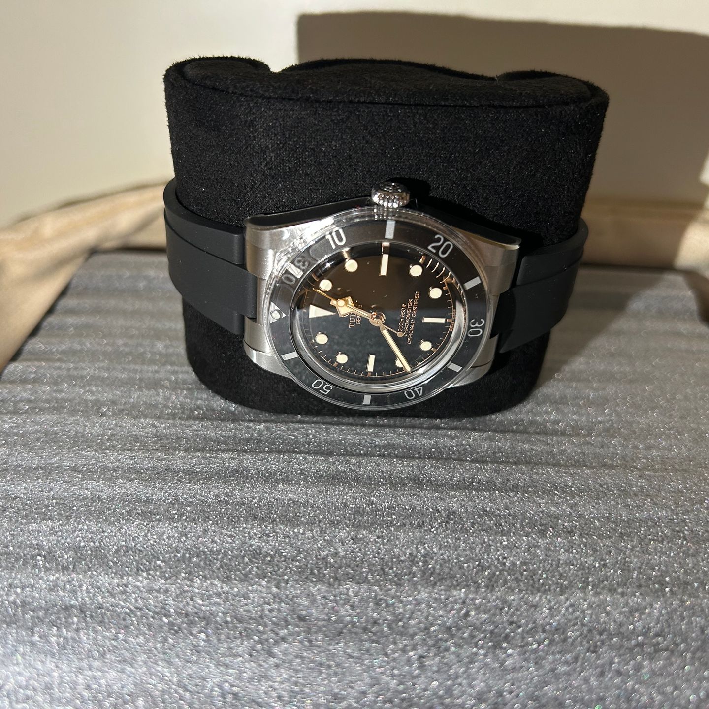 Tudor Black Bay 54 79000N (2024) - Black dial 37 mm Steel case (6/7)