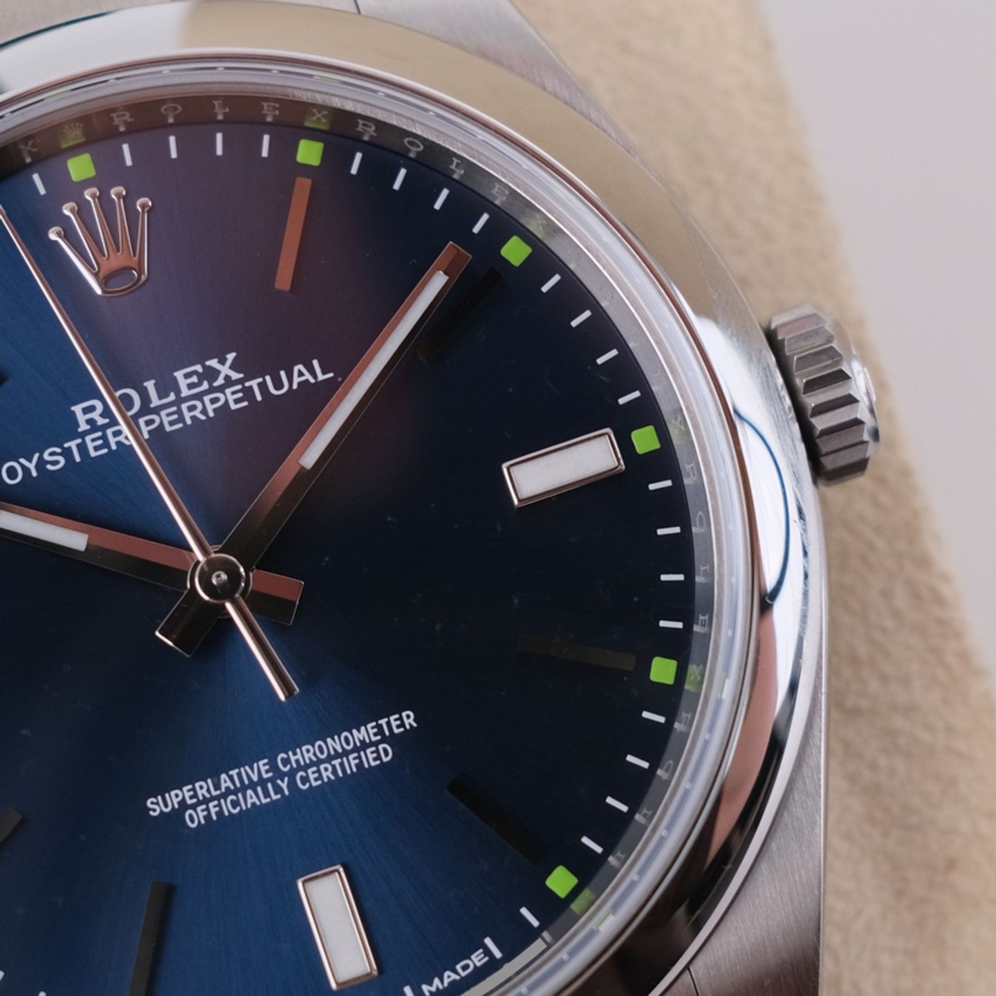 Rolex Oyster Perpetual 39 114300 - (2/8)