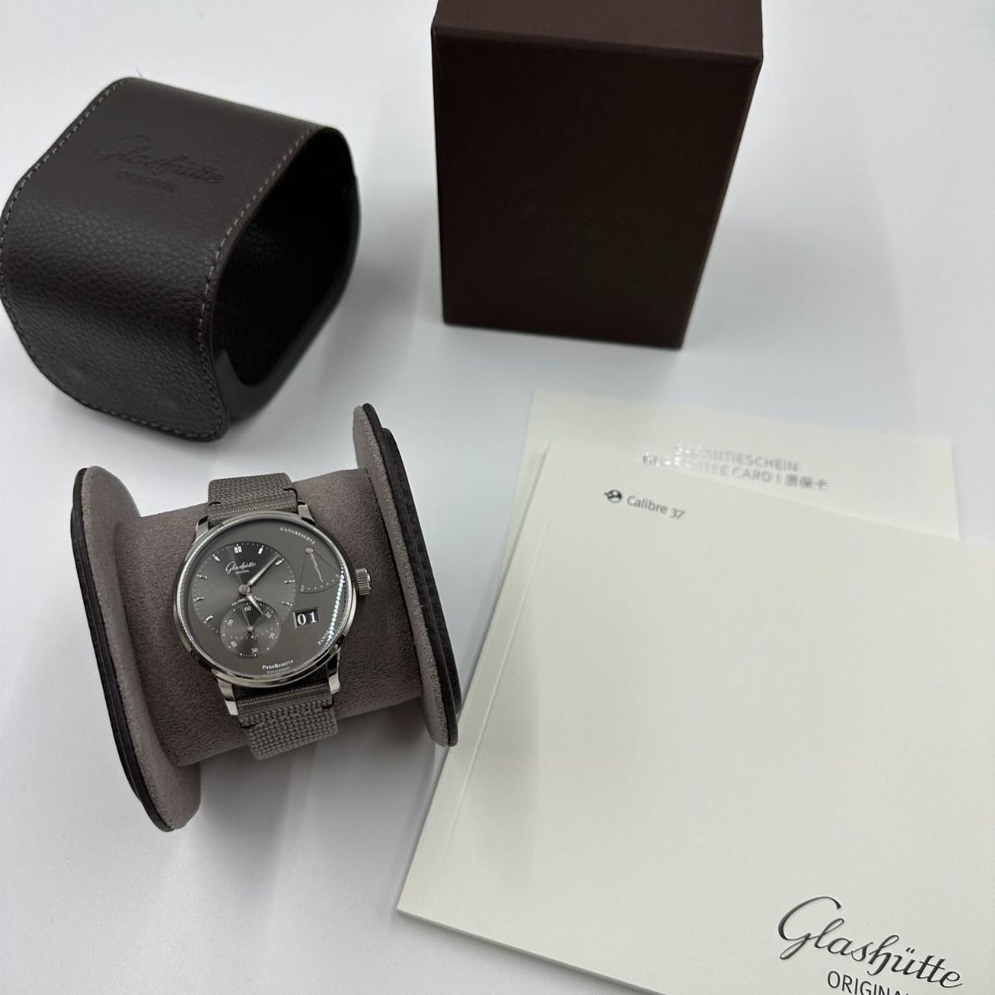 Glashütte Original PanoReserve 1-65-01-23-12-66 (2024) - Grijs wijzerplaat 40mm Staal (2/8)