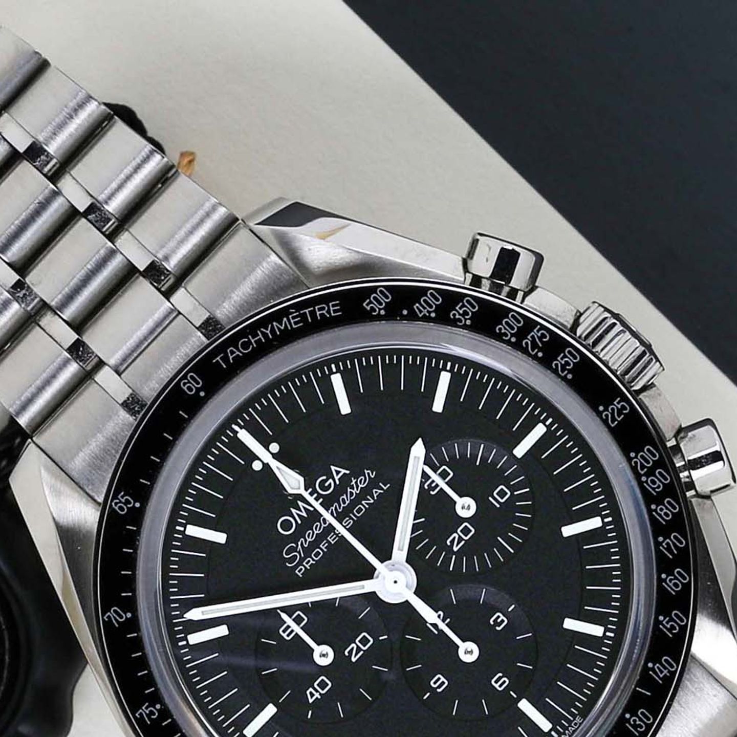 Omega Speedmaster Professional Moonwatch 310.30.42.50.01.002 (2024) - Black dial 42 mm Steel case (3/8)