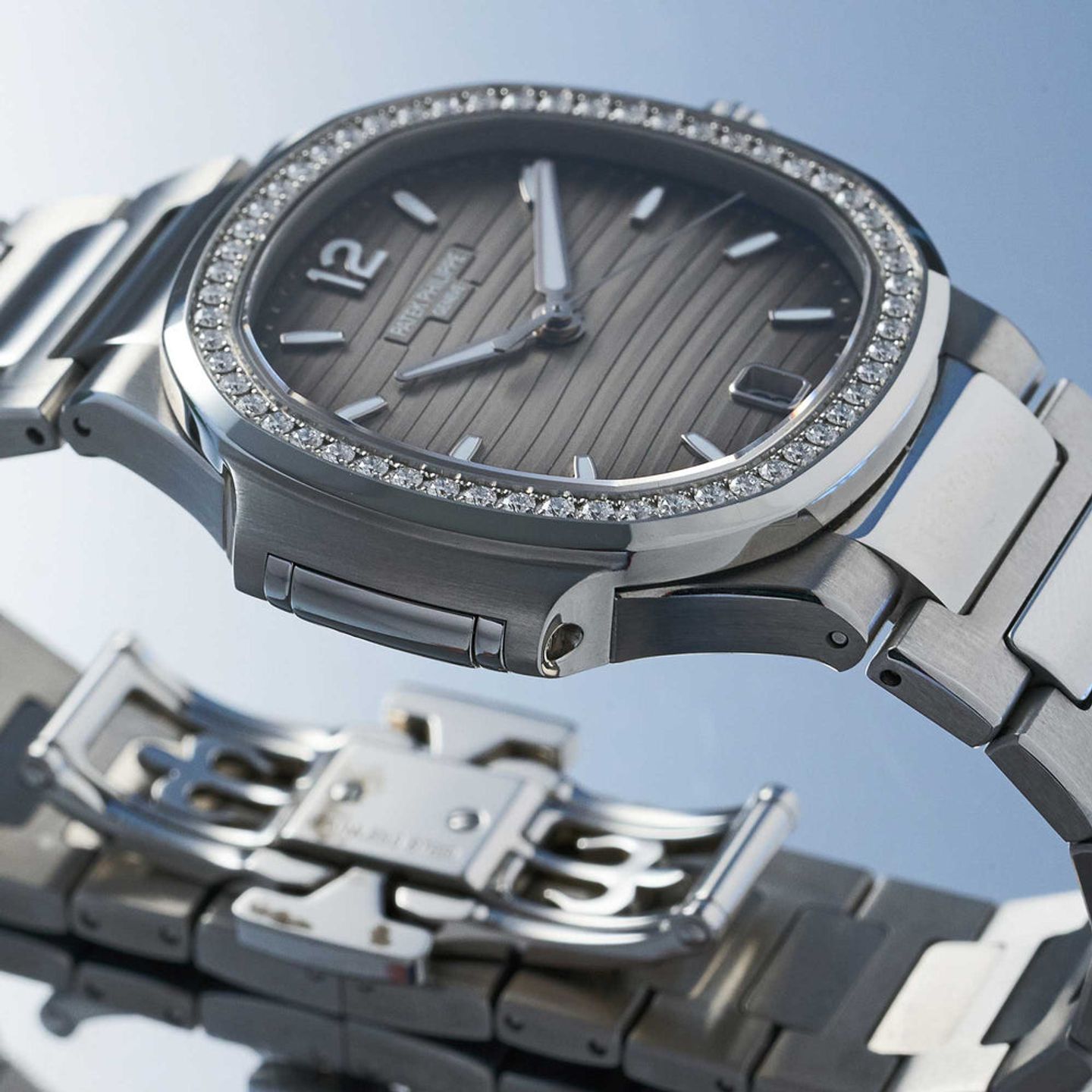 Patek Philippe Nautilus 7118/1A-011 (2021) - Grey dial 35 mm Steel case (12/21)