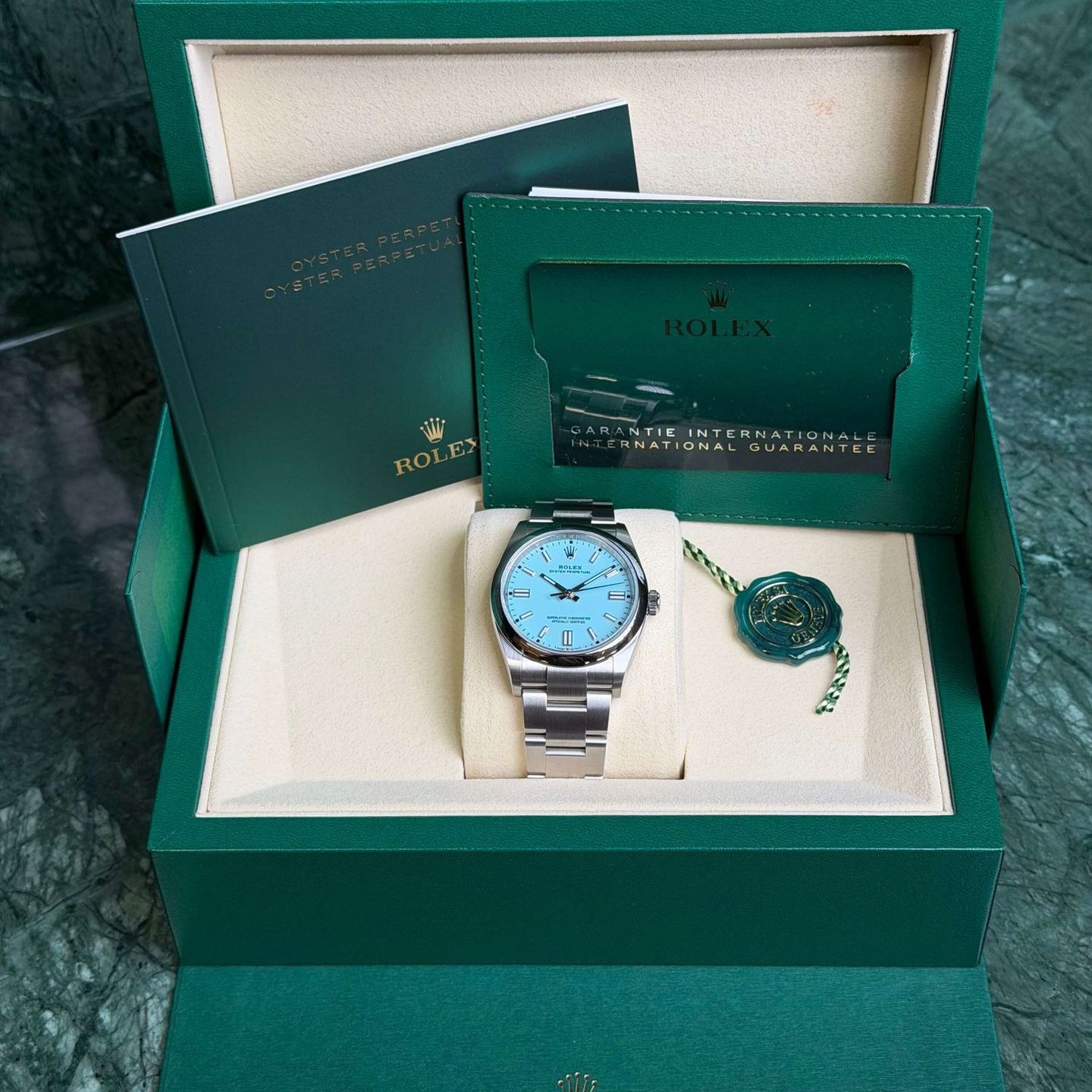 Rolex Oyster Perpetual 36 126000 - (2/7)