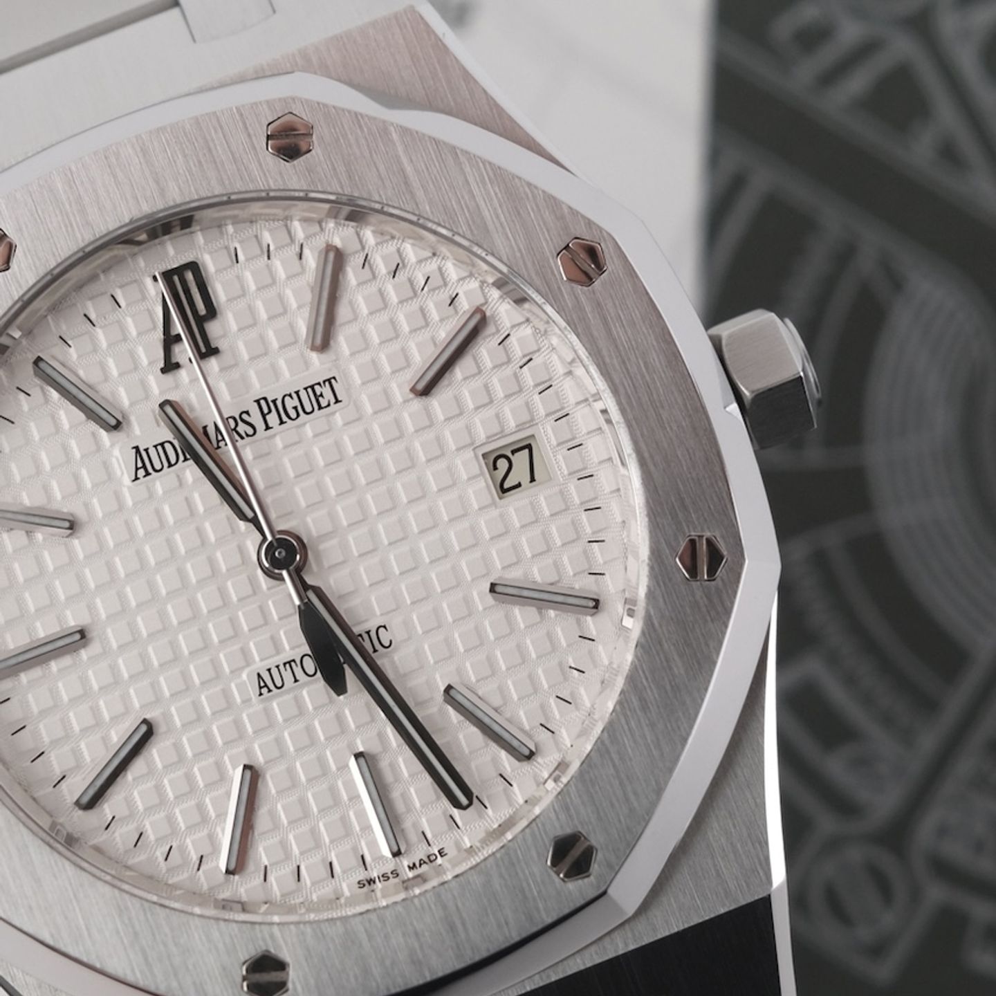 Audemars Piguet Royal Oak Selfwinding 15300ST.OO.1220ST.01 (Unknown (random serial)) - Silver dial 39 mm Steel case (2/8)