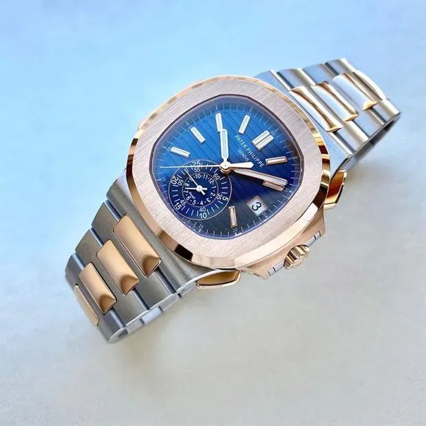 Patek Philippe Nautilus 5980/1AR-001 (2024) - Blauw wijzerplaat 41mm Staal (2/5)