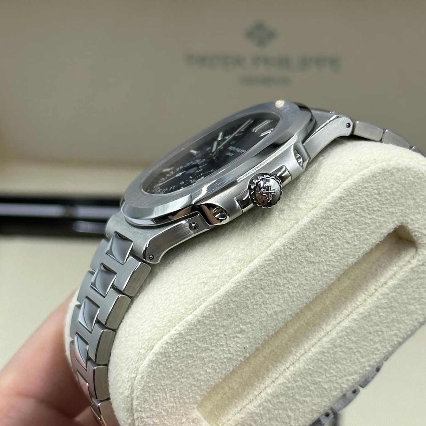 Patek Philippe Nautilus 5712/1A-001 - (7/10)
