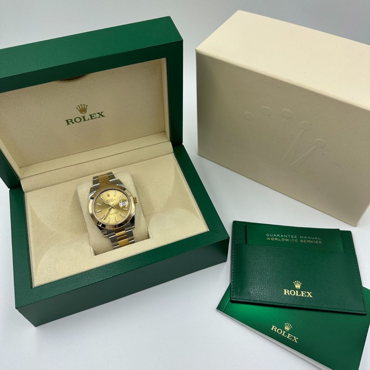 Rolex Datejust 41 126303 (2024) - Champagne dial 41 mm Gold/Steel case (2/8)