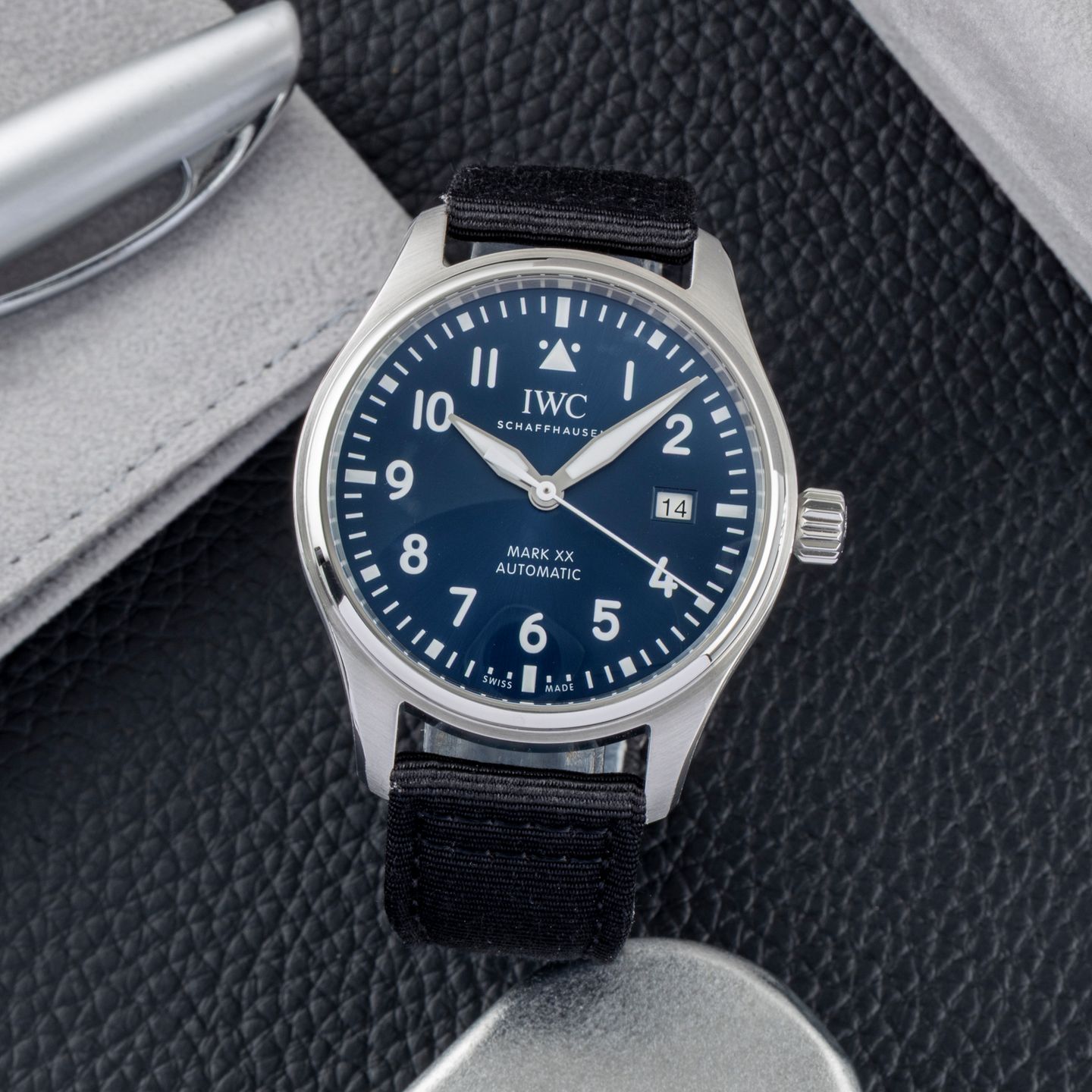 IWC Pilot Mark IW328203 (Unknown (random serial)) - Blue dial 40 mm Steel case (1/8)