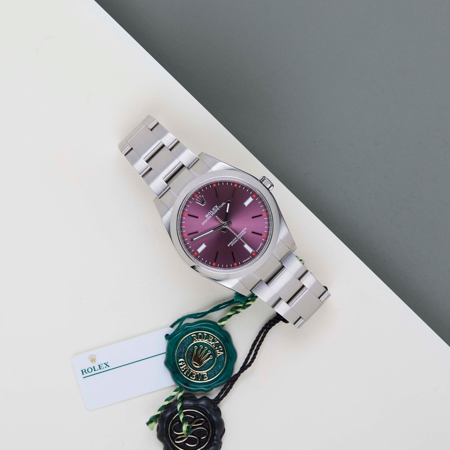 Rolex Oyster Perpetual 39 114300 - (2/8)