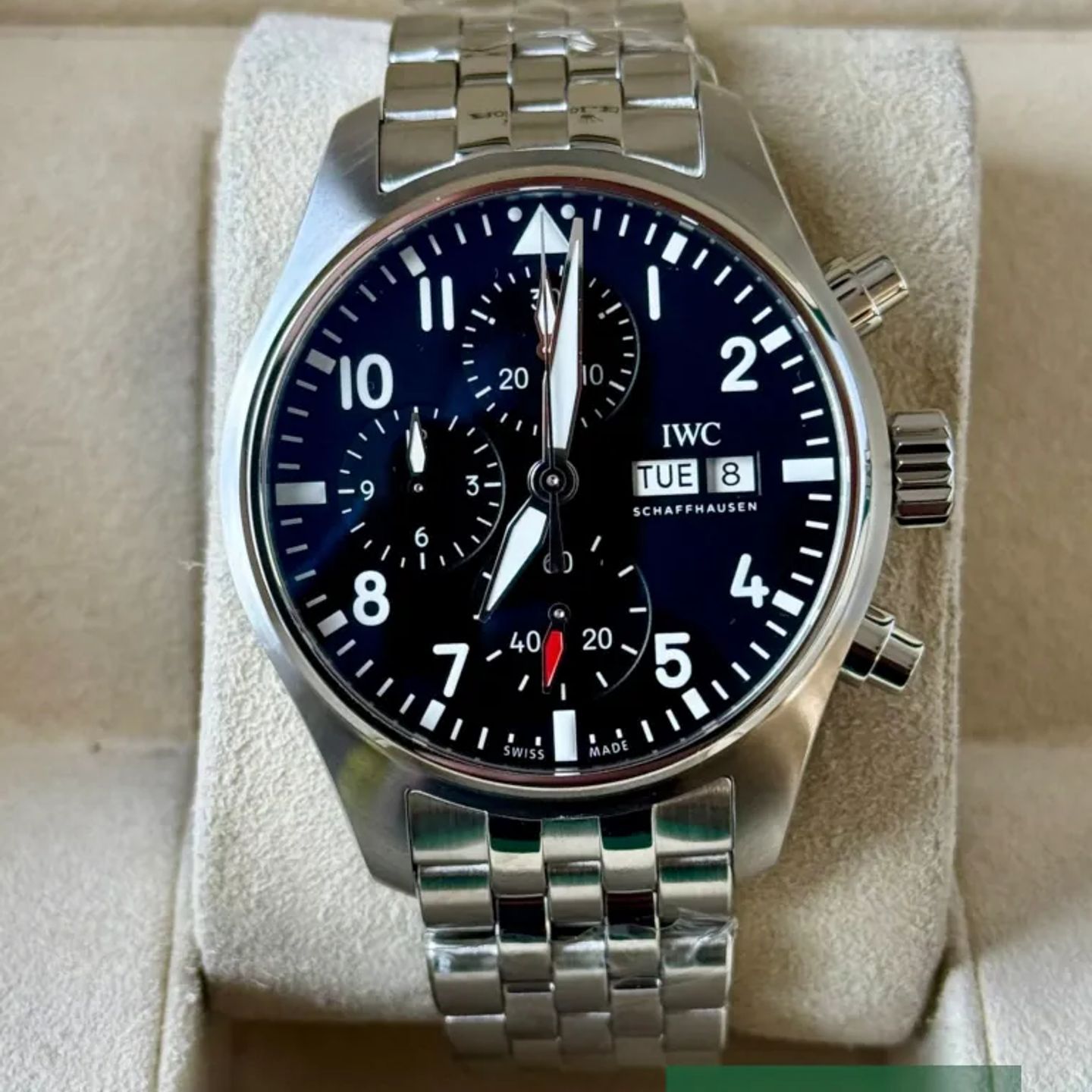 IWC Pilot Chronograph IW388113 (2026) - Black dial 41 mm Steel case (2/7)