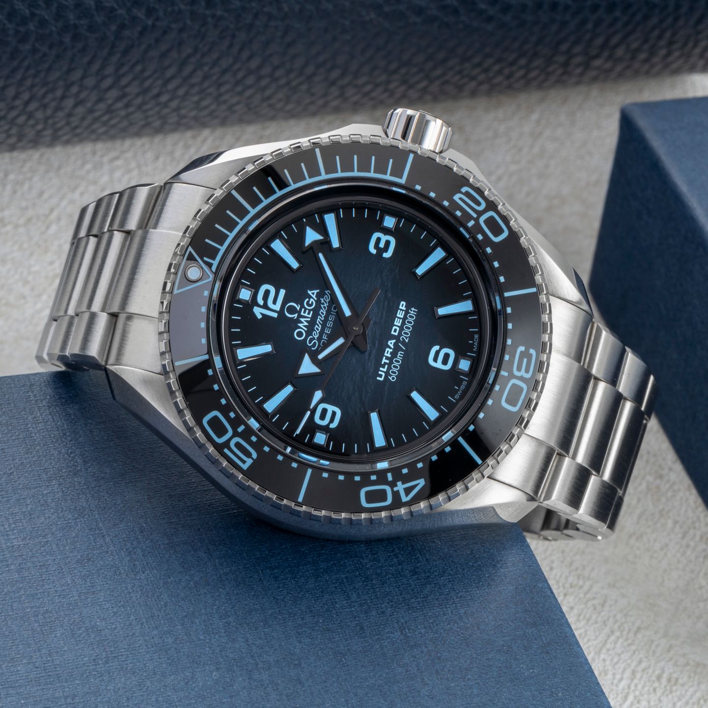 Omega Seamaster Planet Ocean 215.30.46.21.03.002 (Unknown (random serial)) - Blue dial 46 mm Steel case (2/8)