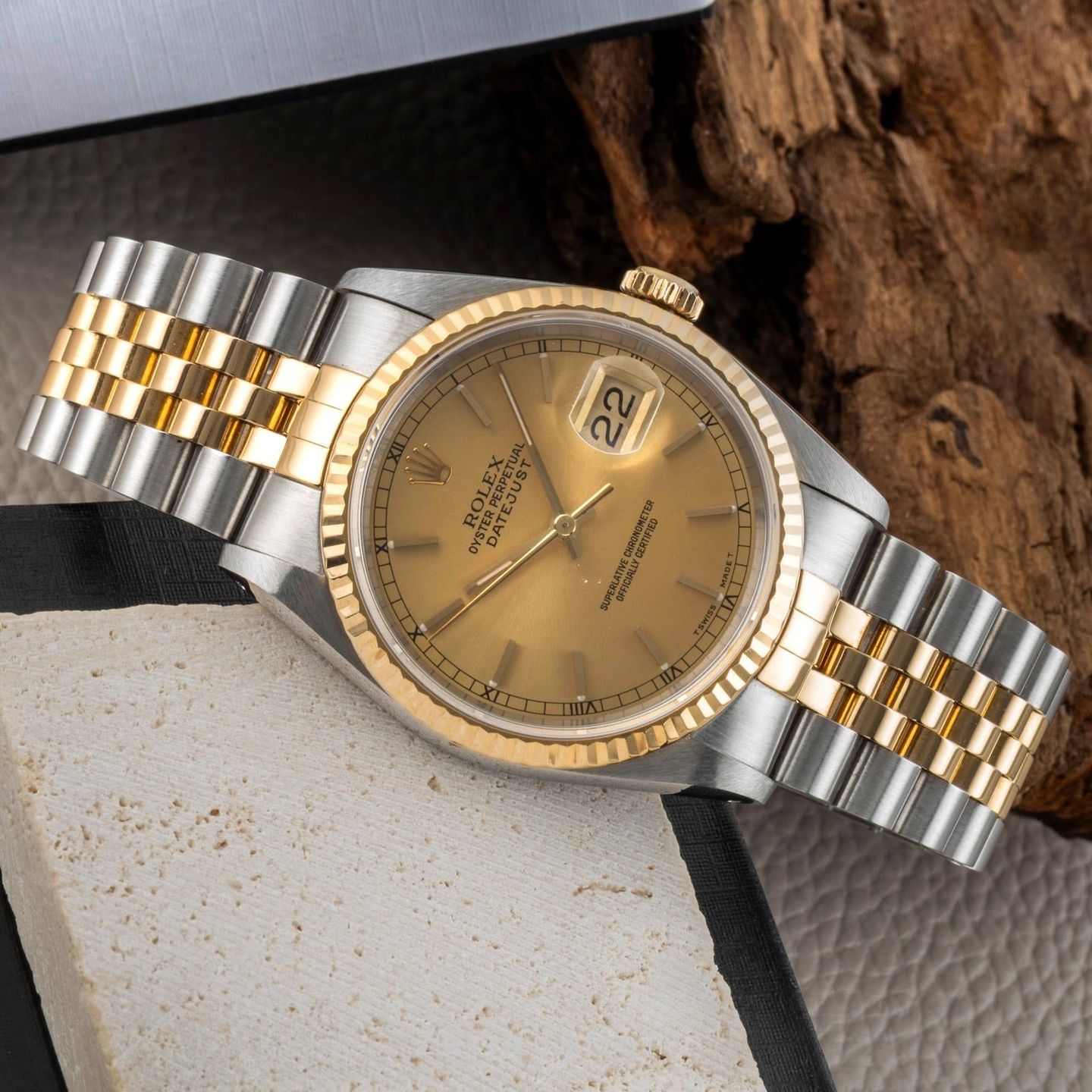 Rolex Datejust 36 16233 (1991) - Champagne dial 36 mm Gold/Steel case (2/8)