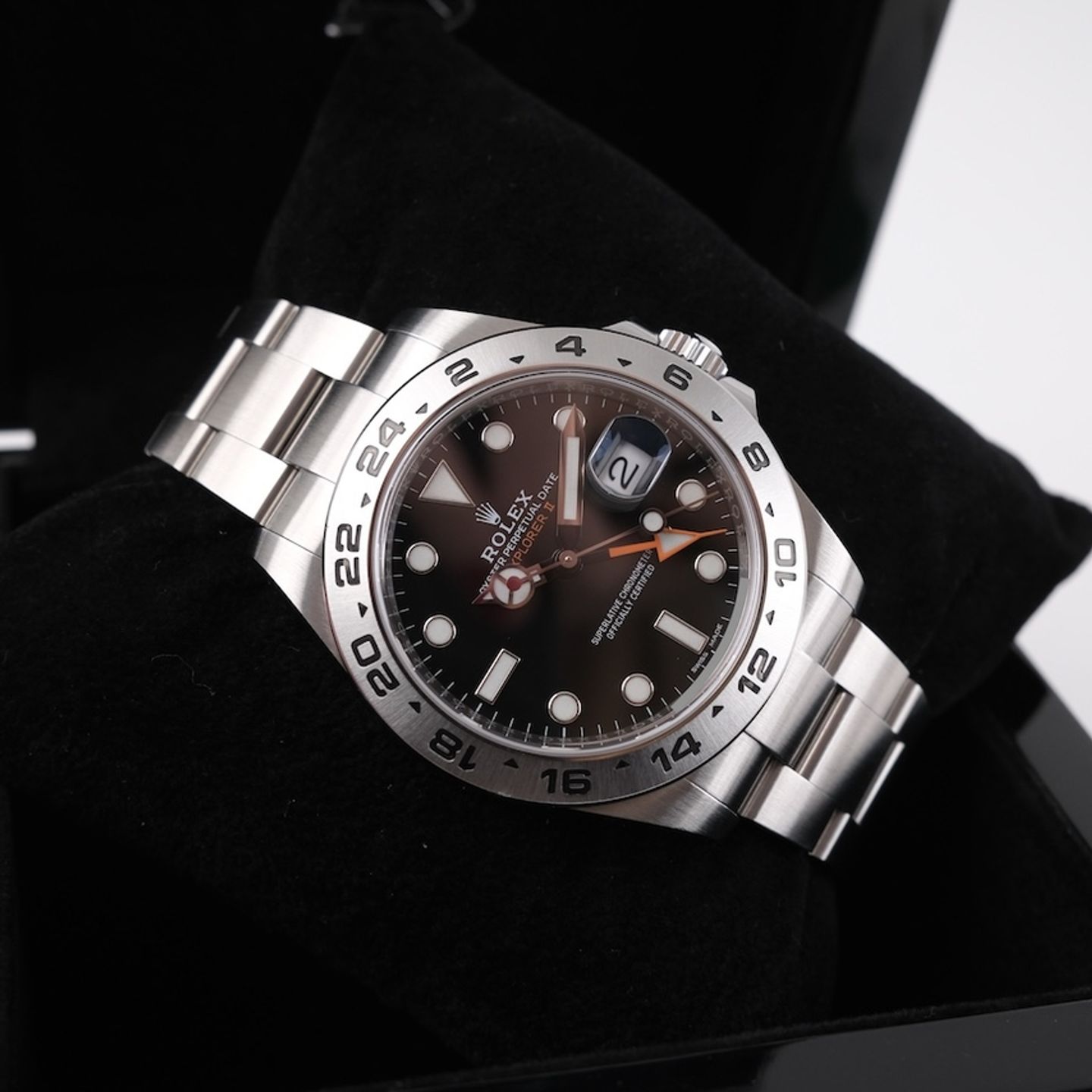 Rolex Explorer II 216570 (2018) - Black dial 42 mm Steel case (2/8)
