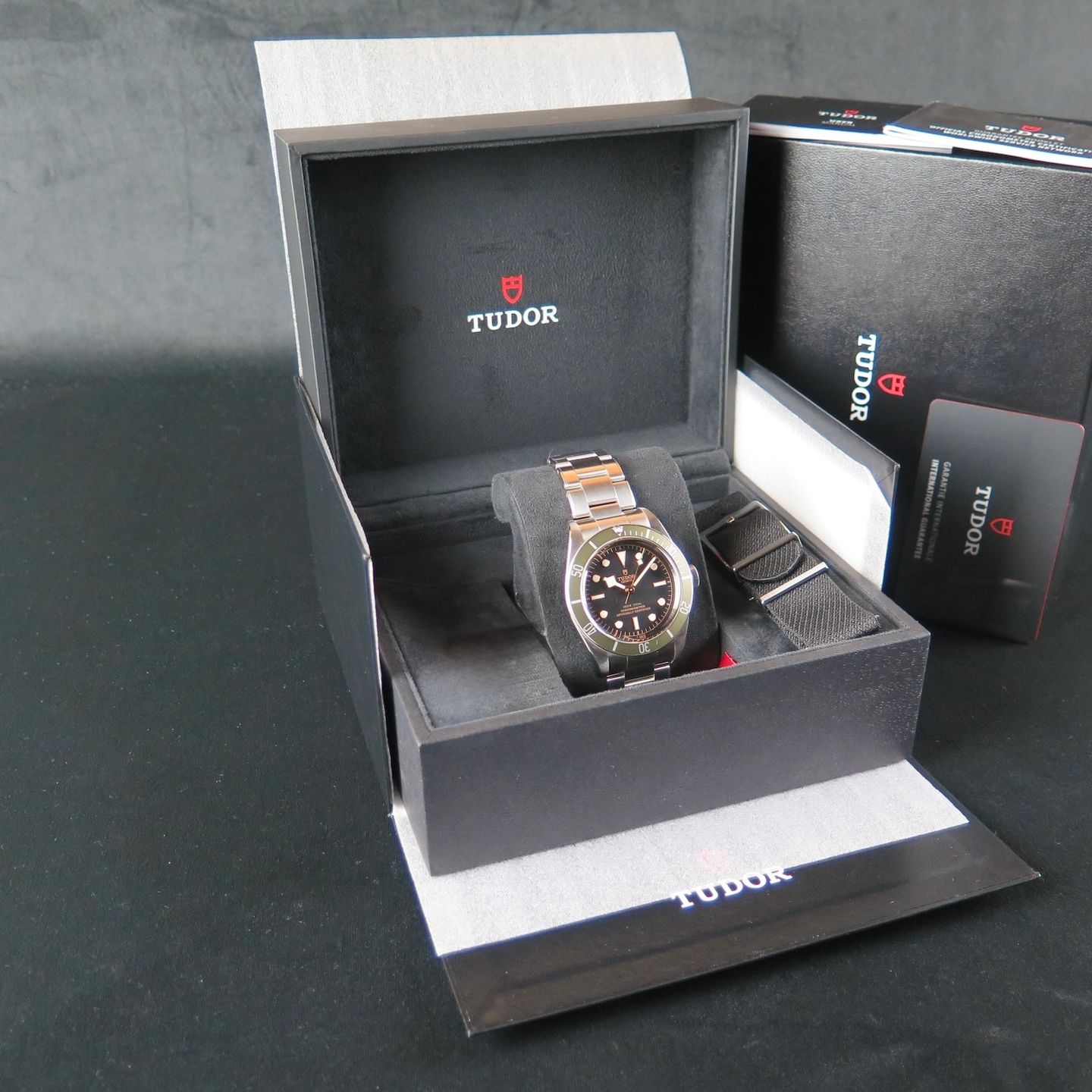 Tudor Black Bay 79230G (2022) - Black dial 41 mm Steel case (8/8)