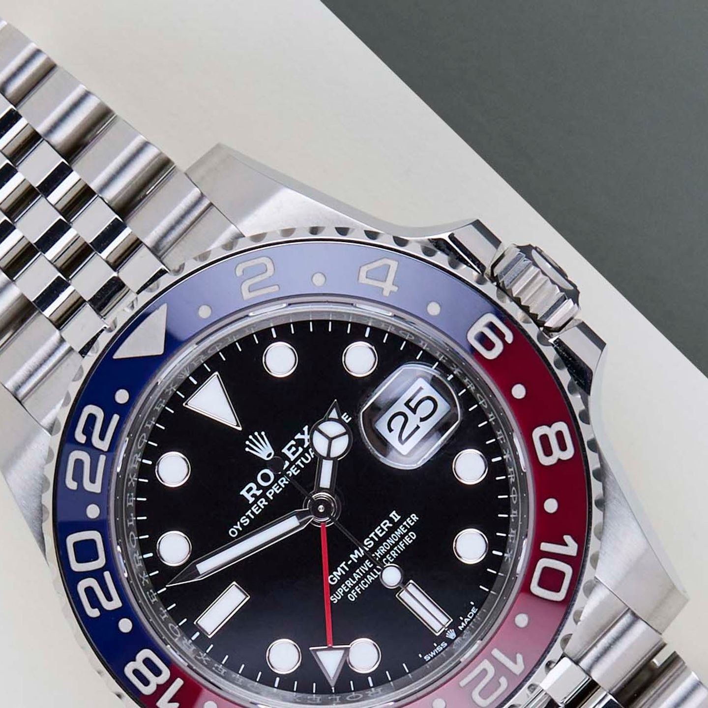 Rolex GMT-Master II 126710BLRO (2025) - Black dial 40 mm Steel case (3/8)