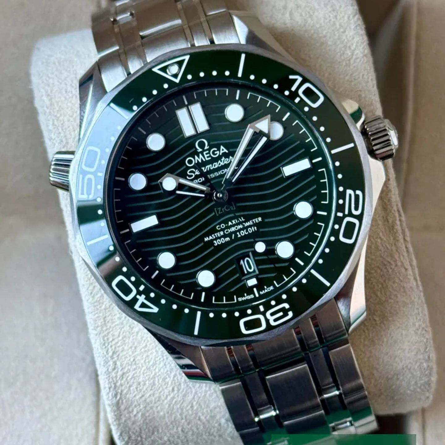 Omega Seamaster Diver 300 M 210.30.42.20.10.001 (2026) - Green dial 42 mm Steel case (1/7)