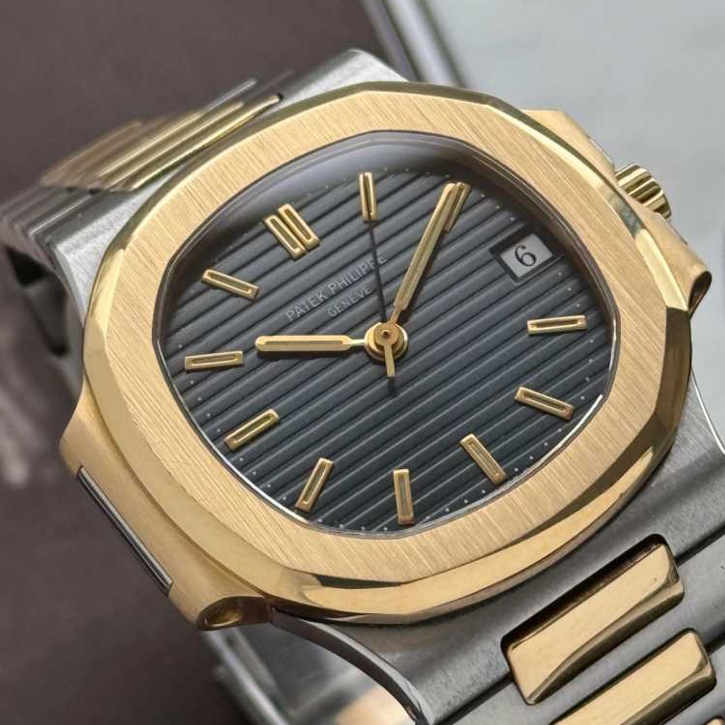 Patek Philippe Nautilus 3800 (Onbekend (willekeurig serienummer)) - Blauw wijzerplaat 37mm Goud/Staal (8/8)