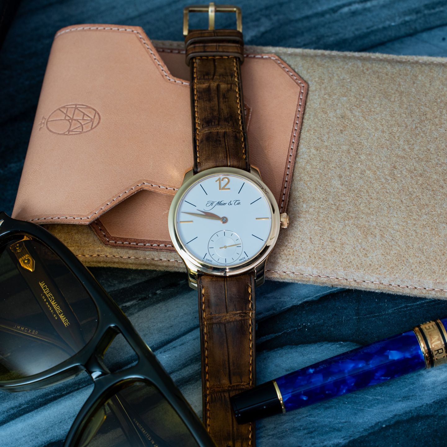 H. Moser & Cie. Endeavour 321.503-005 (2013) - White dial 40 mm Yellow Gold case (2/8)