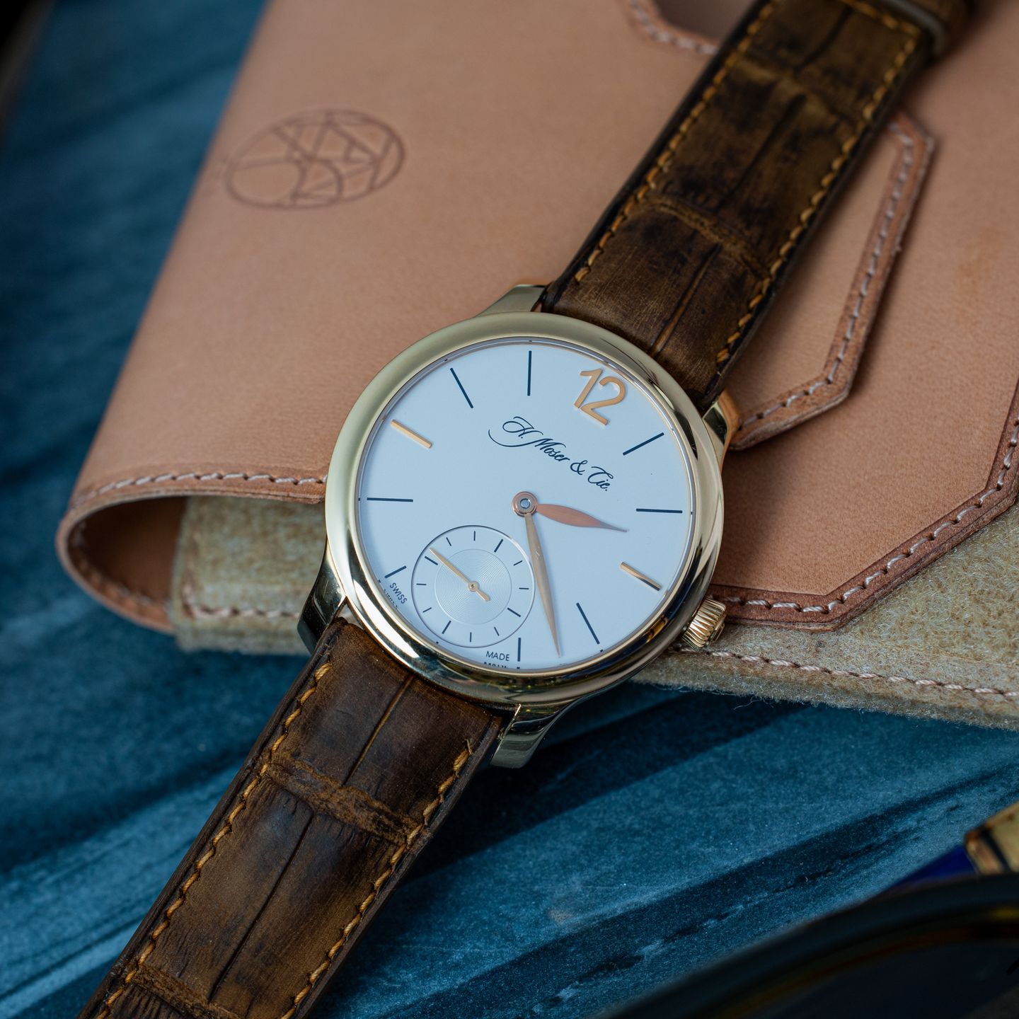 H. Moser & Cie. Endeavour 321.503-005 (2013) - White dial 40 mm Yellow Gold case (5/8)