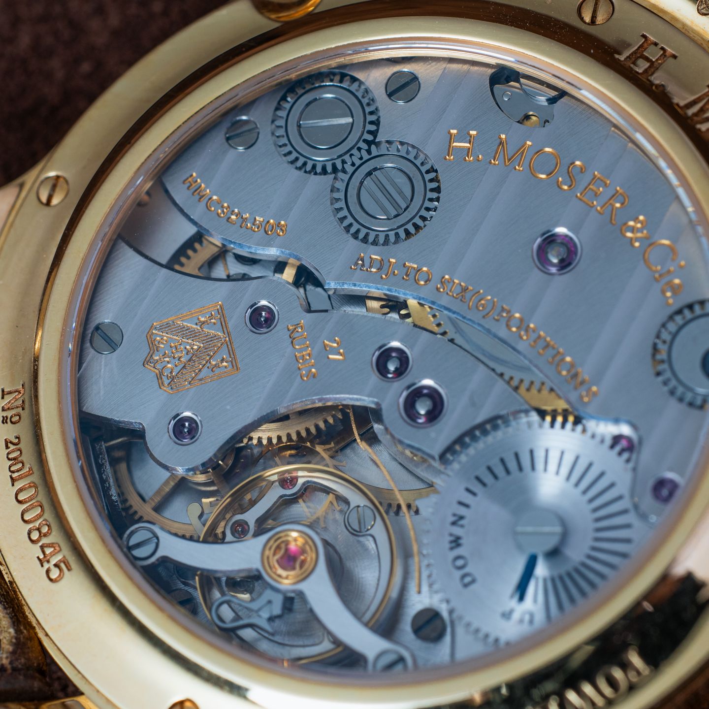 H. Moser & Cie. Endeavour 321.503-005 (2013) - White dial 40 mm Yellow Gold case (7/8)