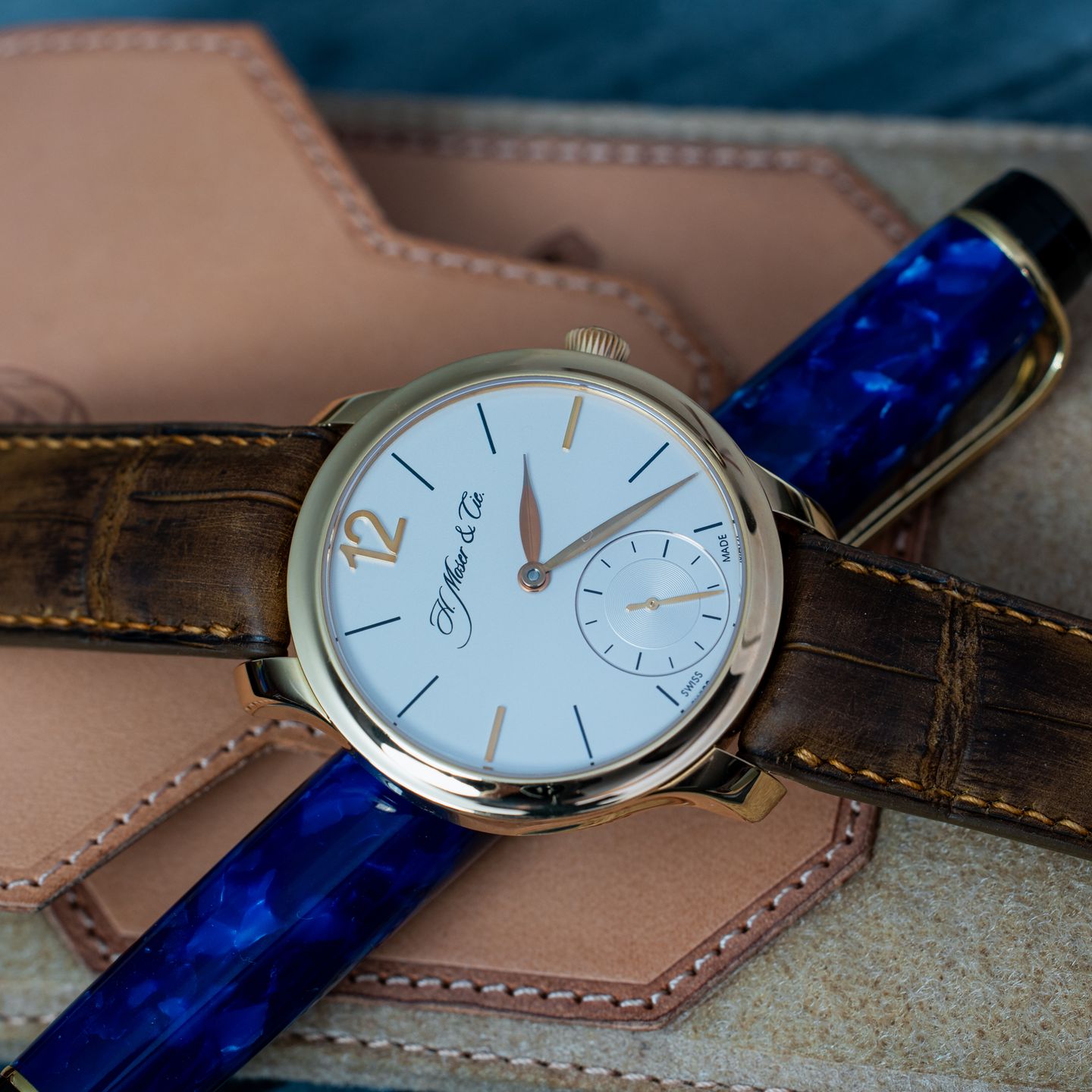 H. Moser & Cie. Endeavour 321.503-005 (2013) - White dial 40 mm Yellow Gold case (8/8)