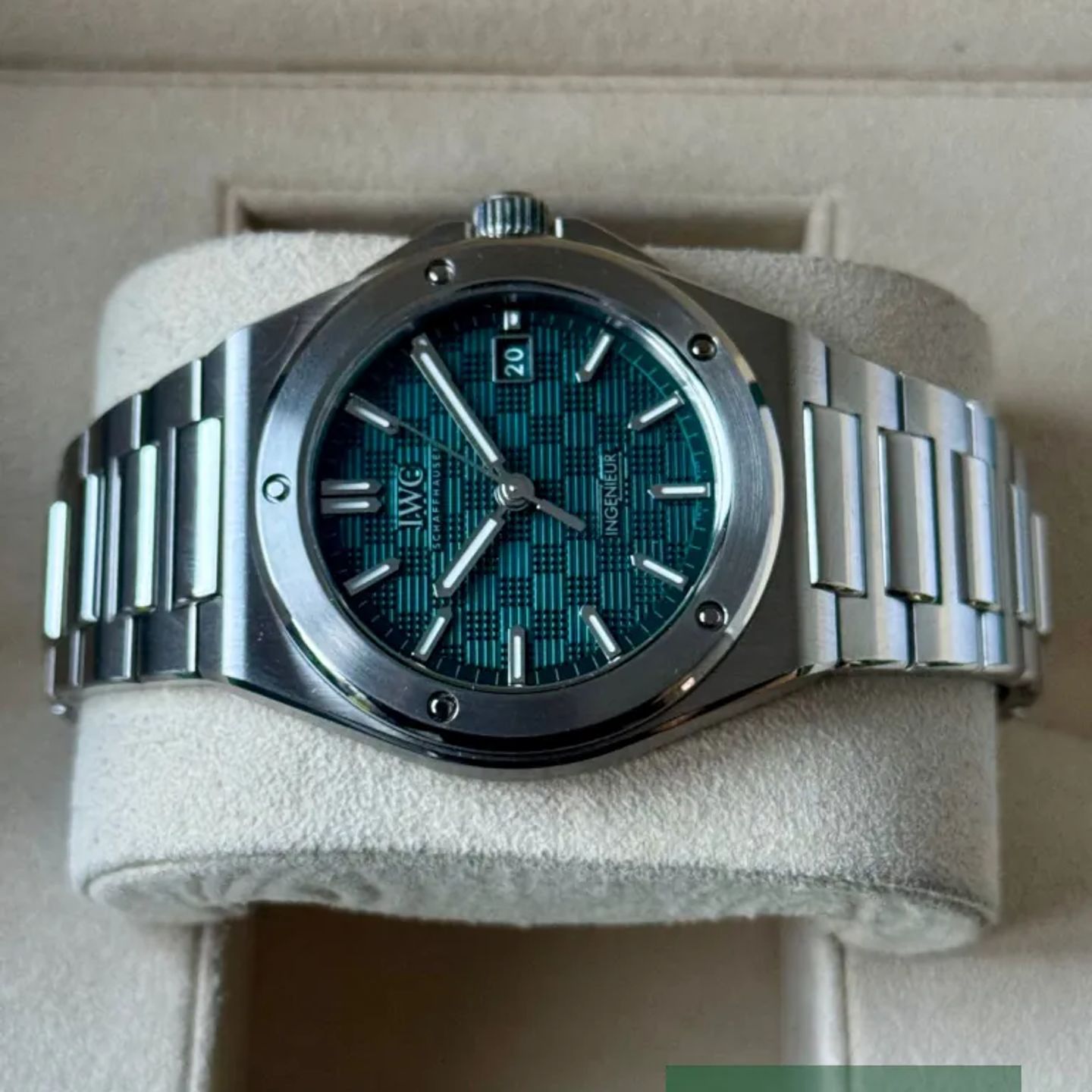 IWC Ingenieur Automatic IW328903 (2026) - Blue dial 40 mm Steel case (5/7)