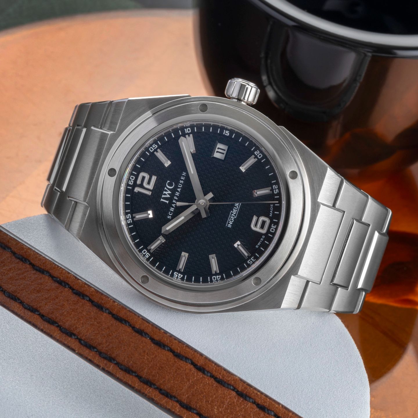 IWC Ingenieur Automatic IW322701 (2005) - Zwart wijzerplaat 43mm Staal (2/8)