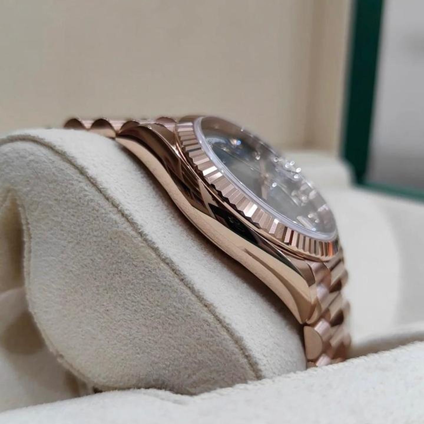 Rolex Day-Date 128235 (2024) - 43mm Roségoud (4/5)